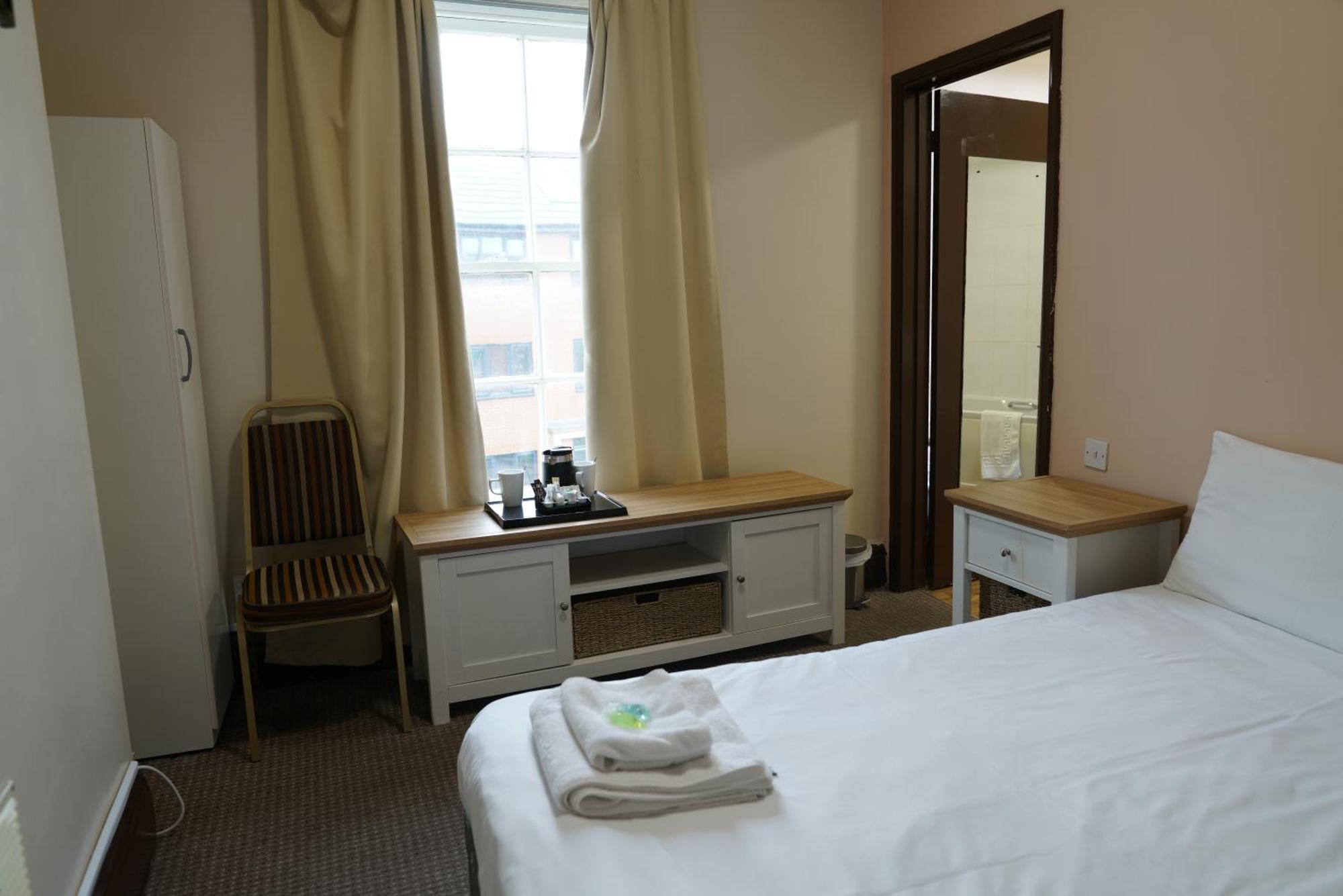 Royal Hotel קטרינג מראה חיצוני תמונה