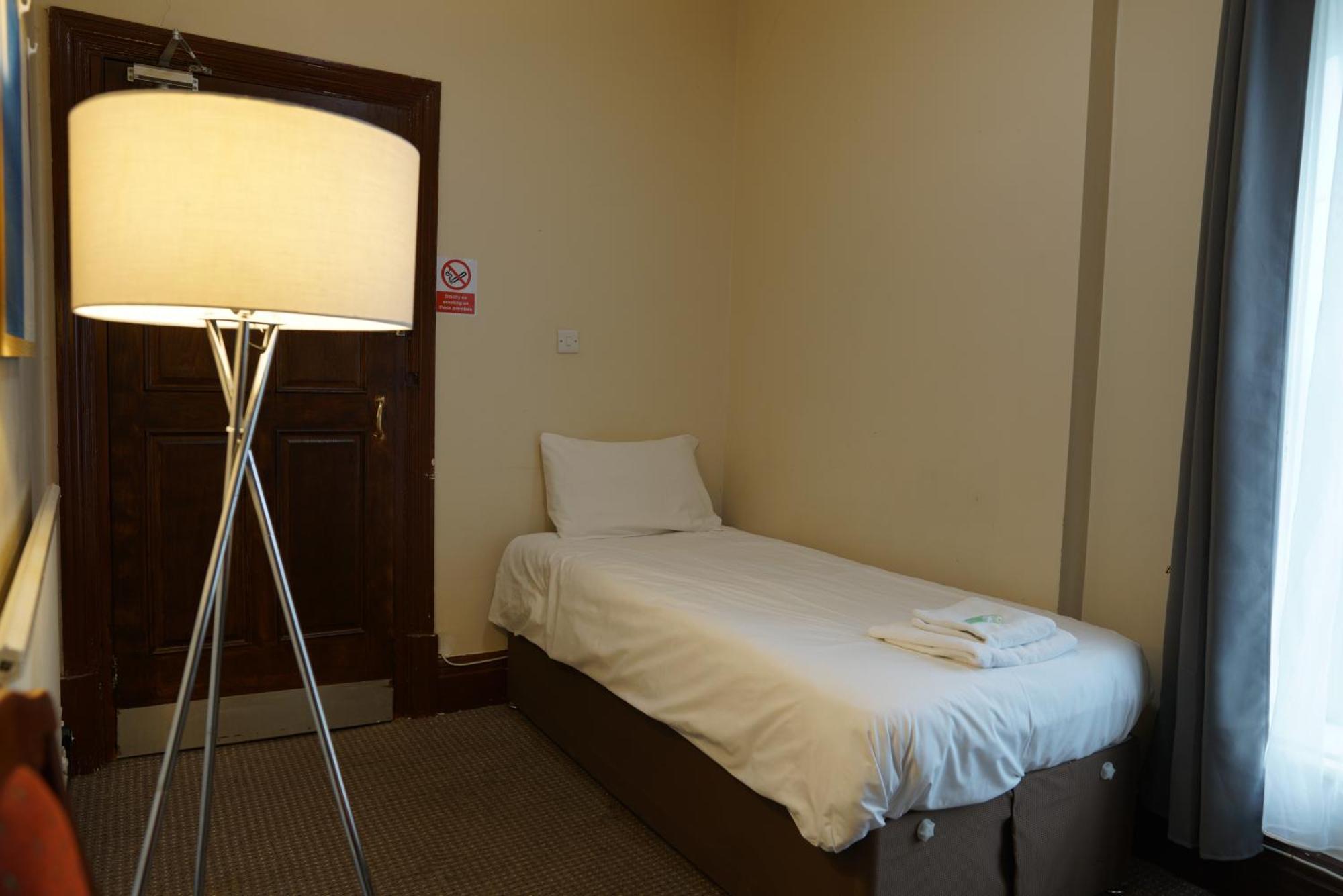 Royal Hotel קטרינג מראה חיצוני תמונה